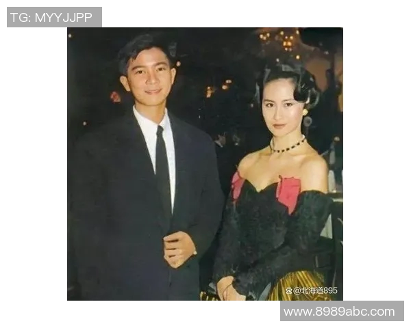 嫁给足球明星的女明星们的爱情故事与人生选择揭秘